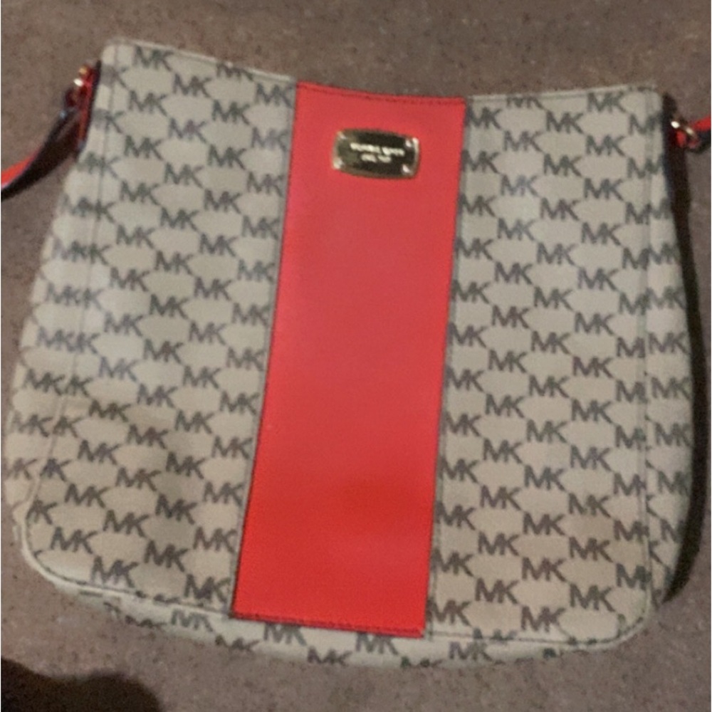 Micheal Kors Medium Logo Messenger Bag.